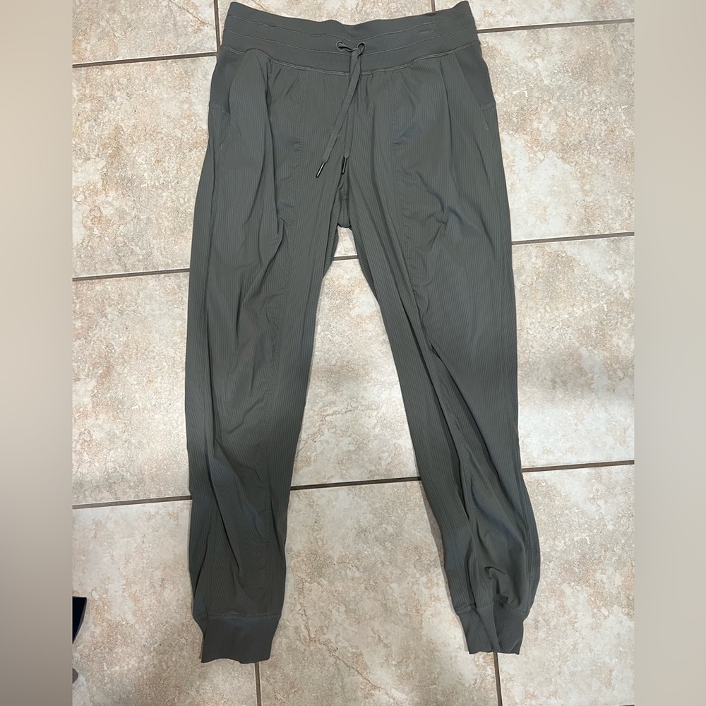 Lululemon joggers - Size 8, nylon material.